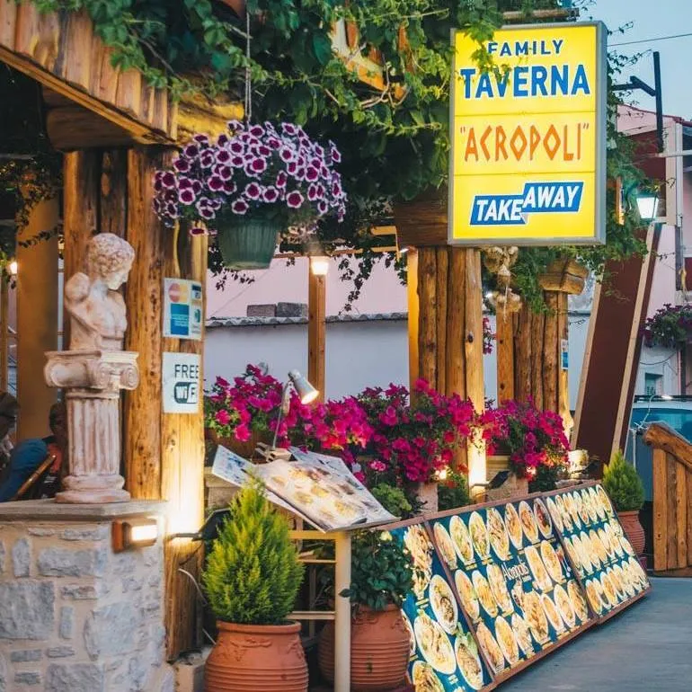 Acropolis Family Restaurant: Traditional Flavours and Cretan Tunes Just a Breath Away from Rethymno