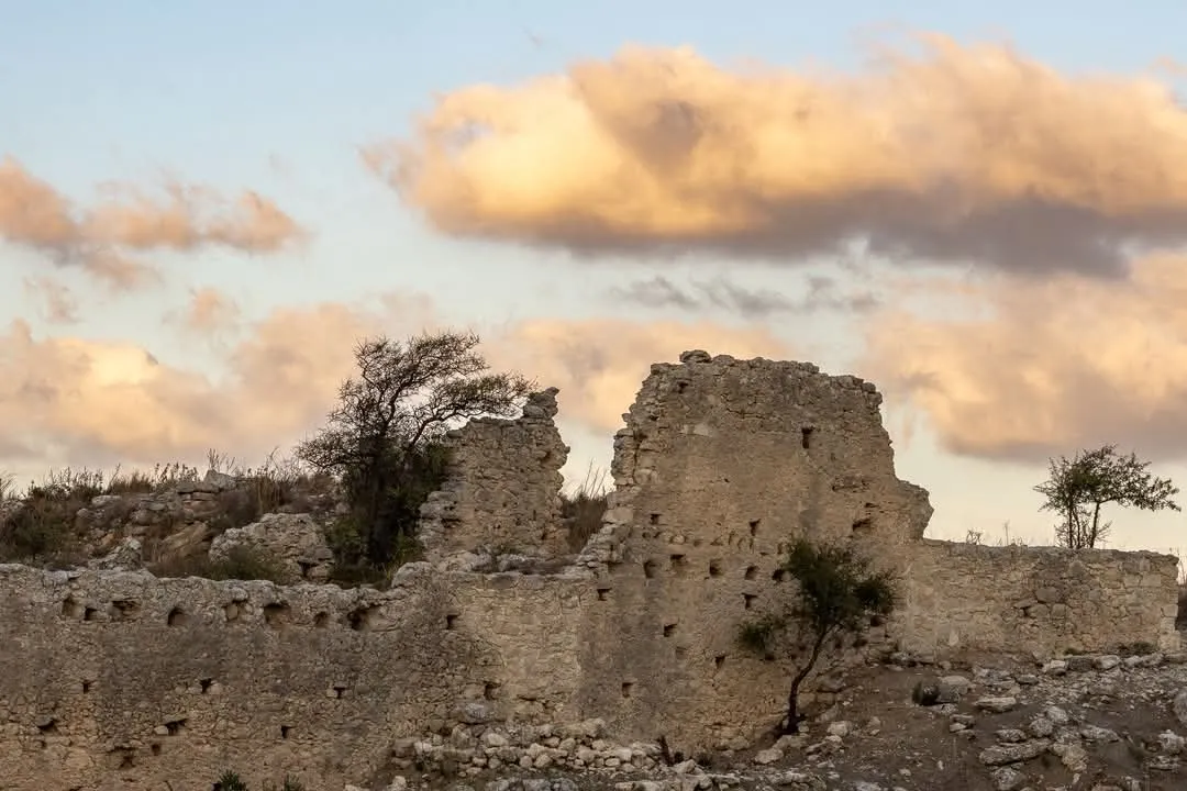 The Fortress of Paliochora, Katalagari
