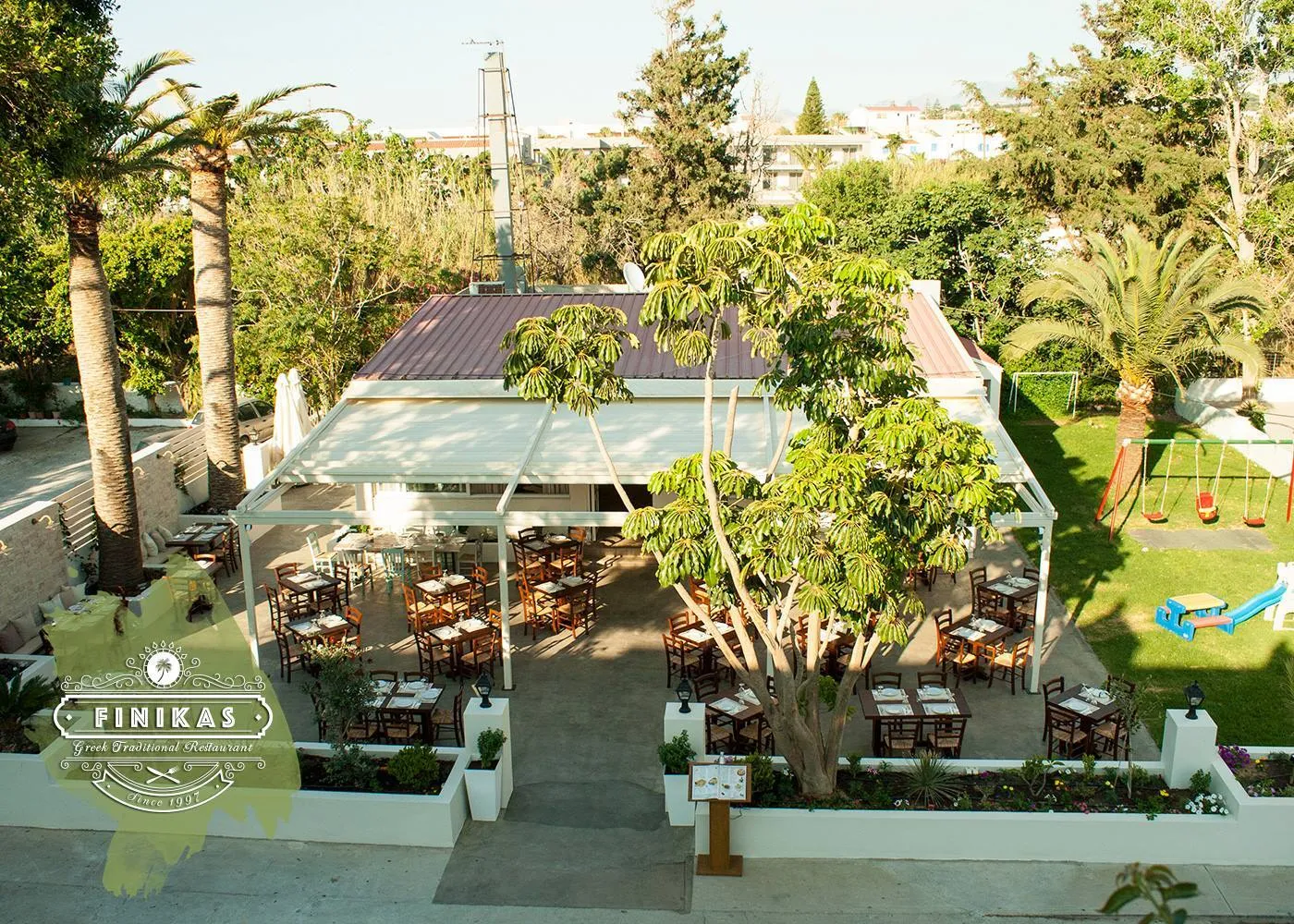 Taverna Foinikas: Family Pleasures in Platanias, Rethymno