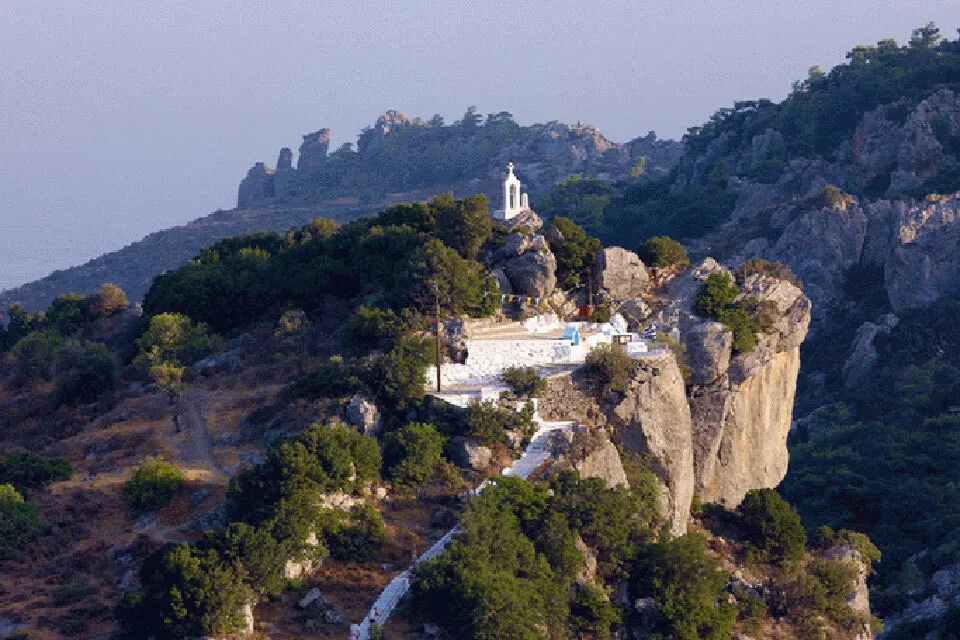 Ναός Τιμίου Σταυρού, Καλαμαύκα