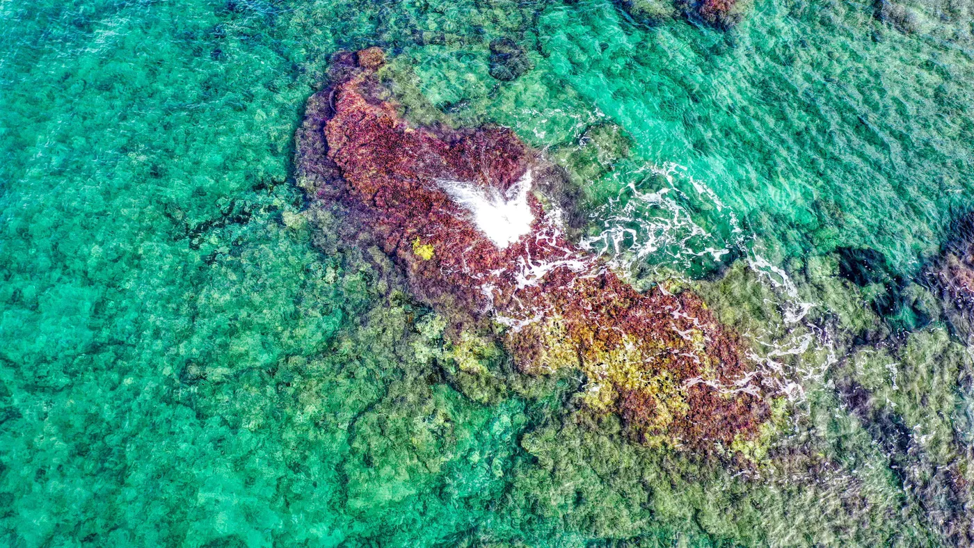 Κοκκίνη Χάνι: Παραλία κατάλληλη για τις πρώτες βουτιές του μωρού