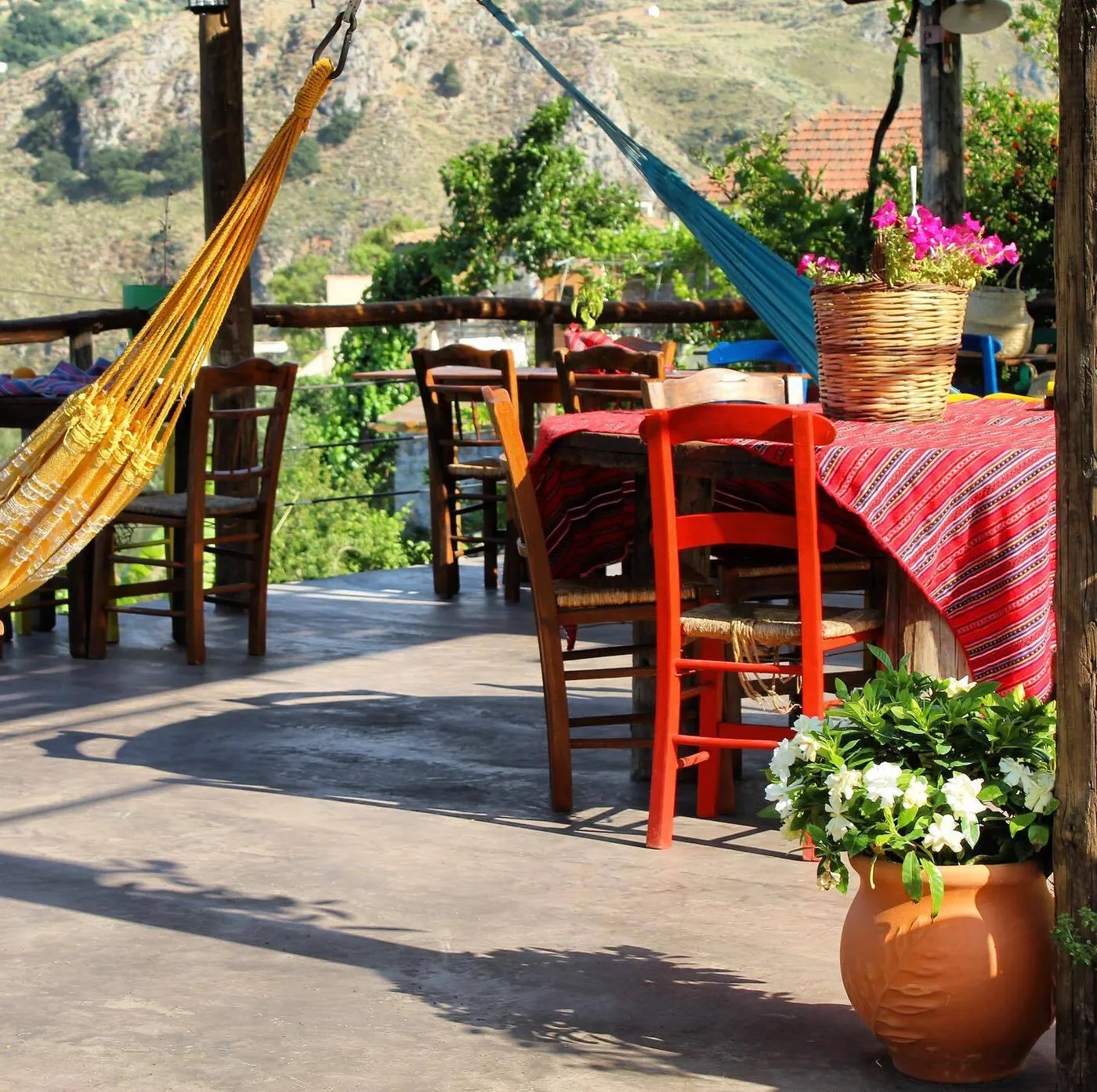 Spiliaraki: Tasty Dishes and a Beautiful View in Topolia