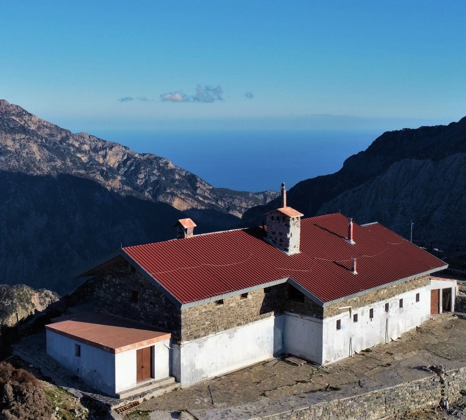 Καταφύγιο Καλλέργη: Με μοναδική θέα στο φαράγγι της Σαμαριάς