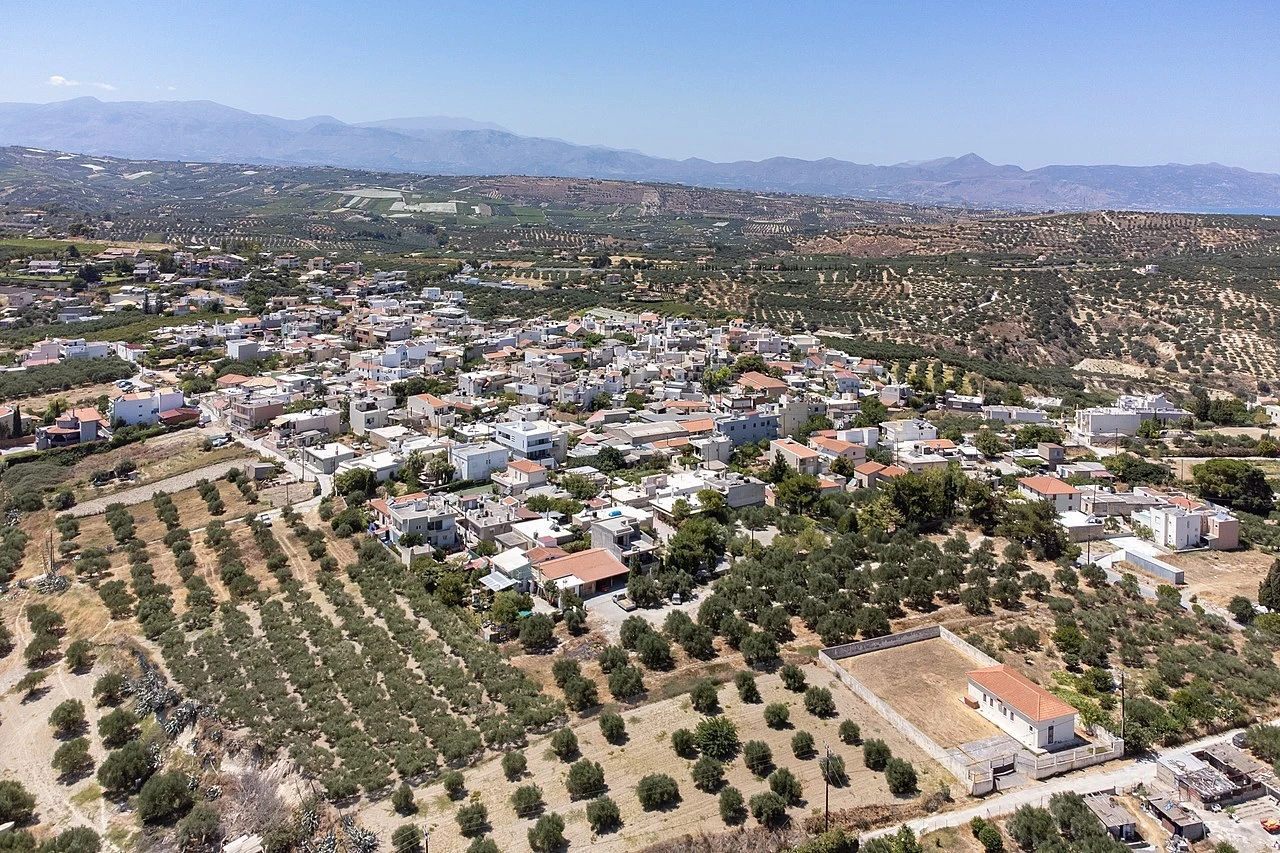Σκαλάνι: ένας πανέμορφος οικισμός με εκλεκτές ταβέρνες