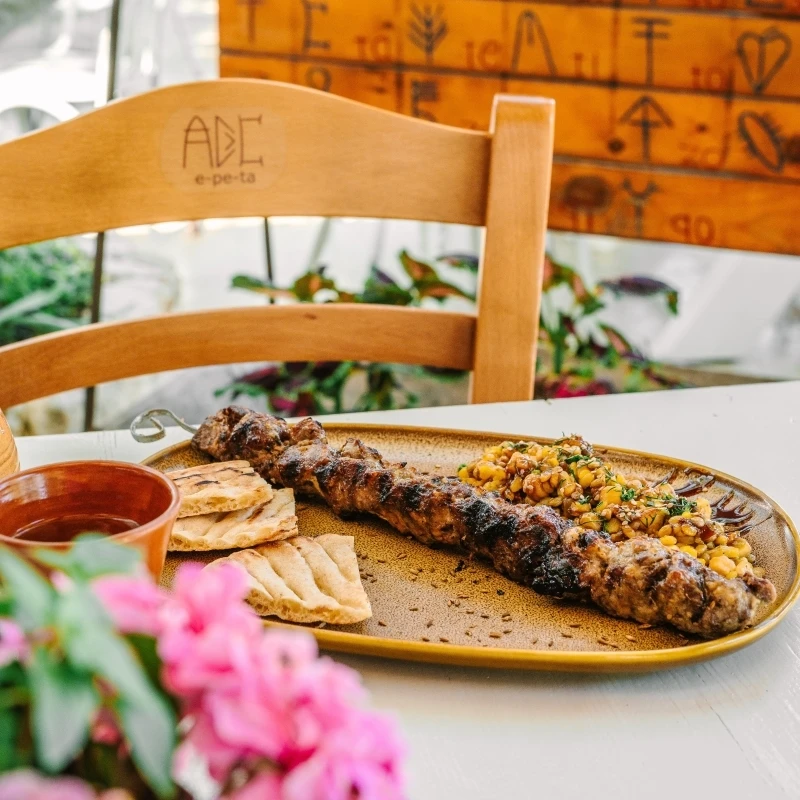 Pasiphae Restaurant: Savour Minoan Souvlaki Amidst the Splendour of Knossos