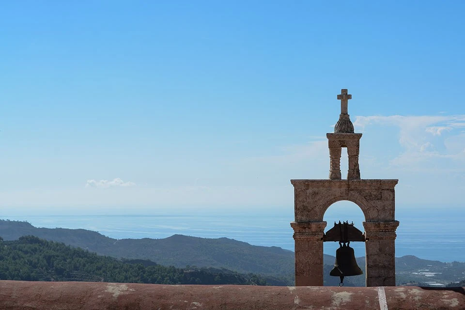 Christ: built on hidden slopes