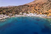 Παραλίες Λουτρού: Ήρεμα νερά, υπέροχος βυθός