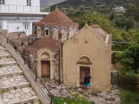 Episkopi: A Welcoming Square and Archaeological Marvels