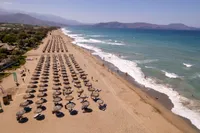 Η απέραντη παραλία της Επισκοπής