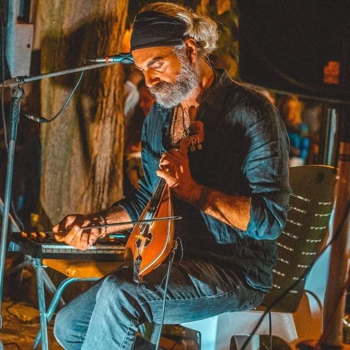 Podcast: Η κρητική λύρα αποδεικνύει πως η μουσική δεν έχει σύνορα!