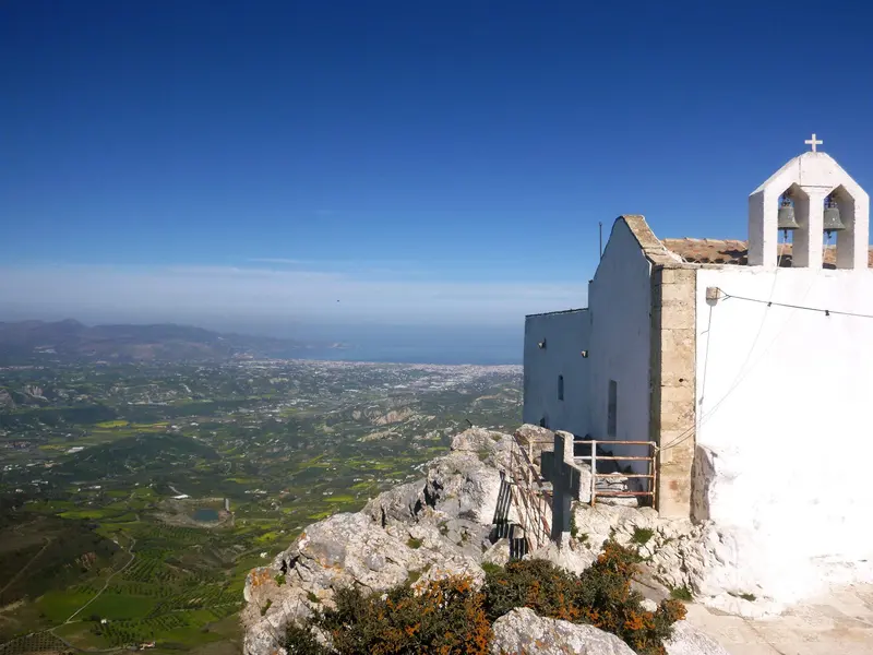 Cretan Adventures: Hiking in Yiouchtas