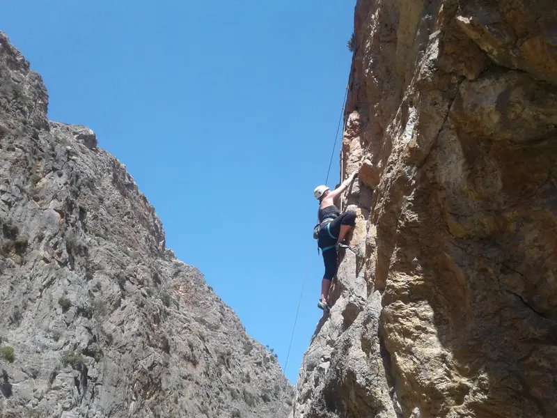 Explor.gr: Climbing in Agiofarago