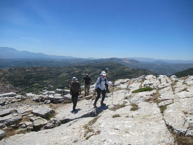 Explor.gr: Ascend to the Summit of Yiouchtas
