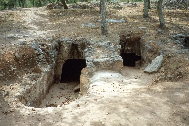 Podcast: Armenoi, Rethymno: The Minoan Necropolis Unearthed by... Badgers