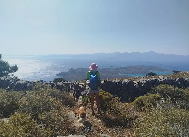 Πεζοπορία στην κορυφογραμμή Κατσελιού στο Άνω Μεραμβέλλο