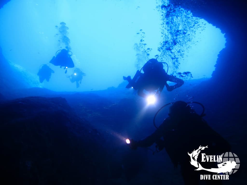Evelin Dive Centre: Exploring the Elephant Cave