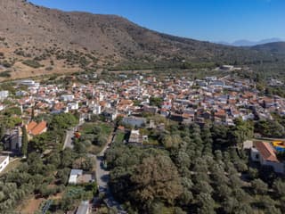 Limnes: The Enchanting Labyrinth of Streets