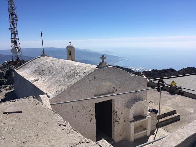 Hike to the Peak of Estavromenos – Afentis Thripti (1476m)