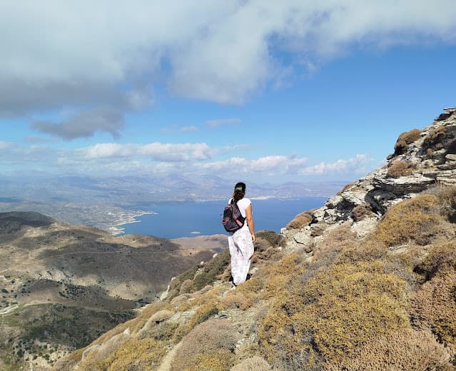 To the summit of Kliros in Thrypti