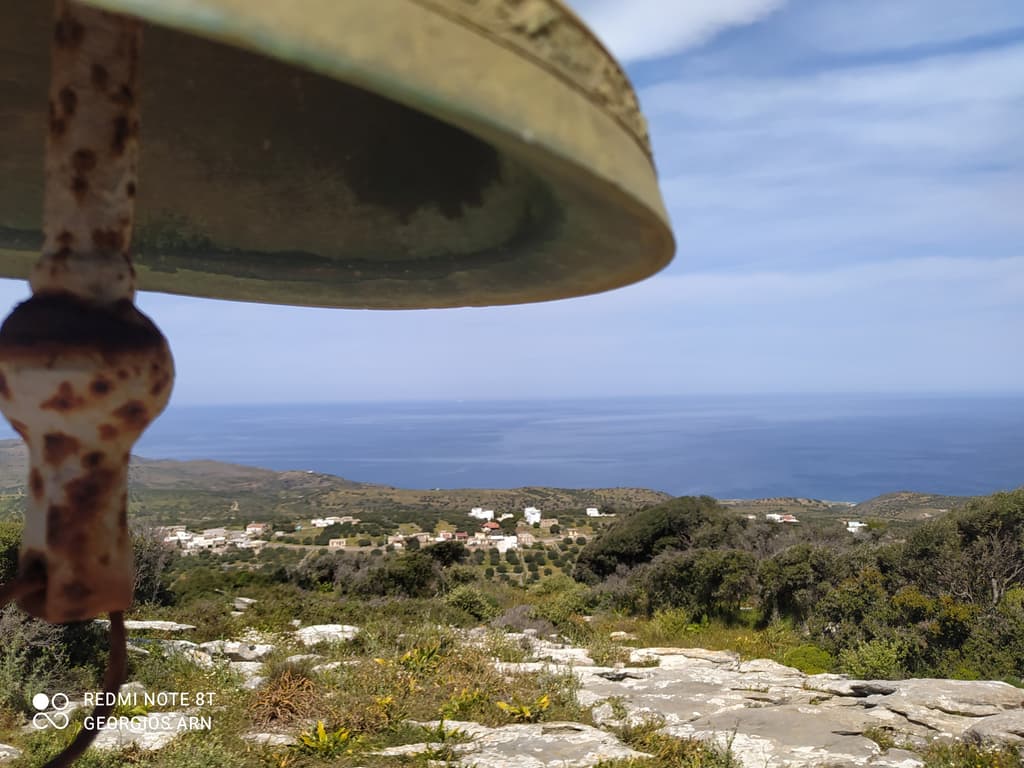 Hike Along the Katselios Ridge