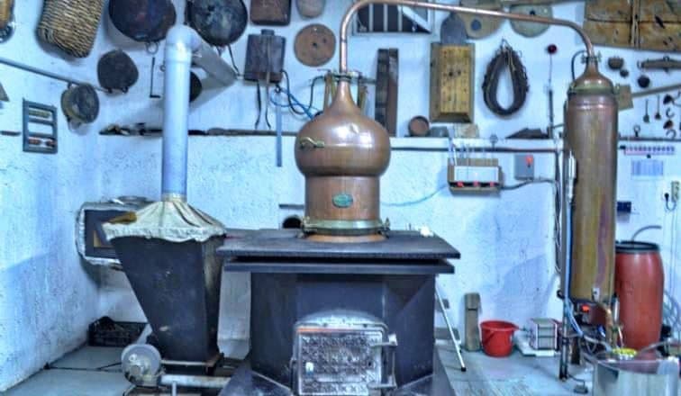 Πεζοπορία με κατάληξη σε ρακοκάζανο