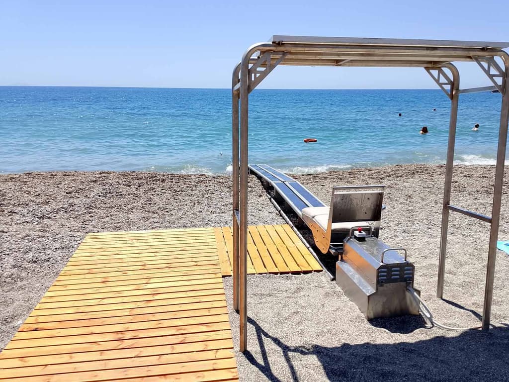 Σούδα και Ροδάκινο: Προσβάσιμες για ΑμεΑ δύο μοναδικές παραλίες!