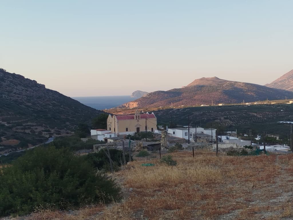 Afternoon hike in Pacheia Ammos and Vasiliki