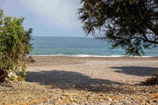 Maleme Beach: Smooth Pebbles and Refreshingly Clear Waters