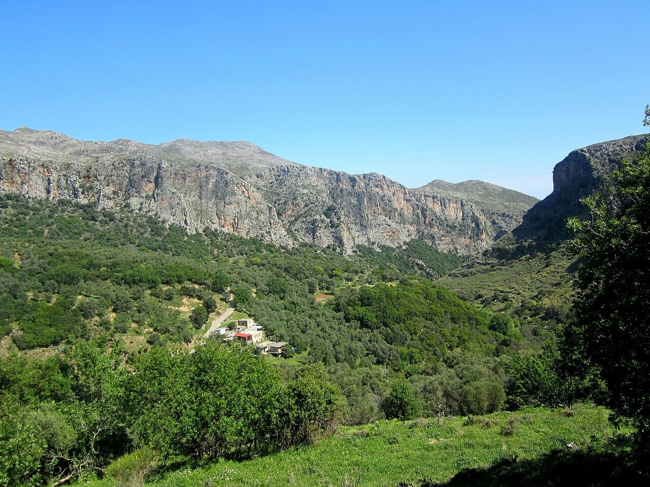 Exploring Creta: Hiking through the Sirikari Gorge
