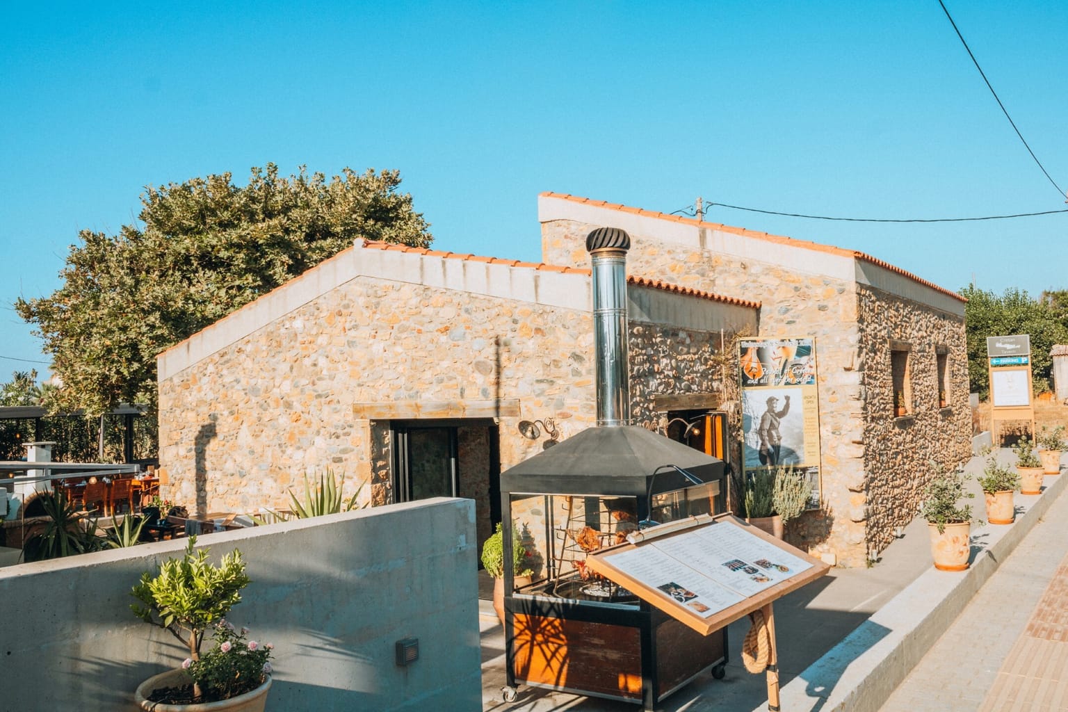 Cretan Wine-Cuisine Tavern Kanelis: The Scent of Wood-Fire in Platanias