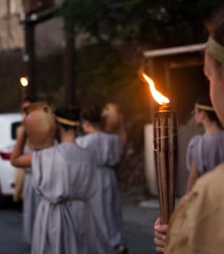 Με έναν ιδιαίτερο τρόπο, αναβιώνει στους Κουνάβους το έθιμο του Κλήδονα