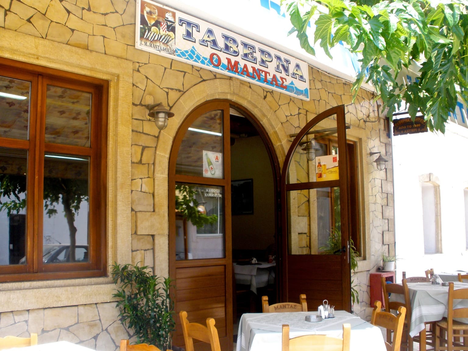 Taverna Mantas: Traditional fish in Souda, cooked the old-fashioned way