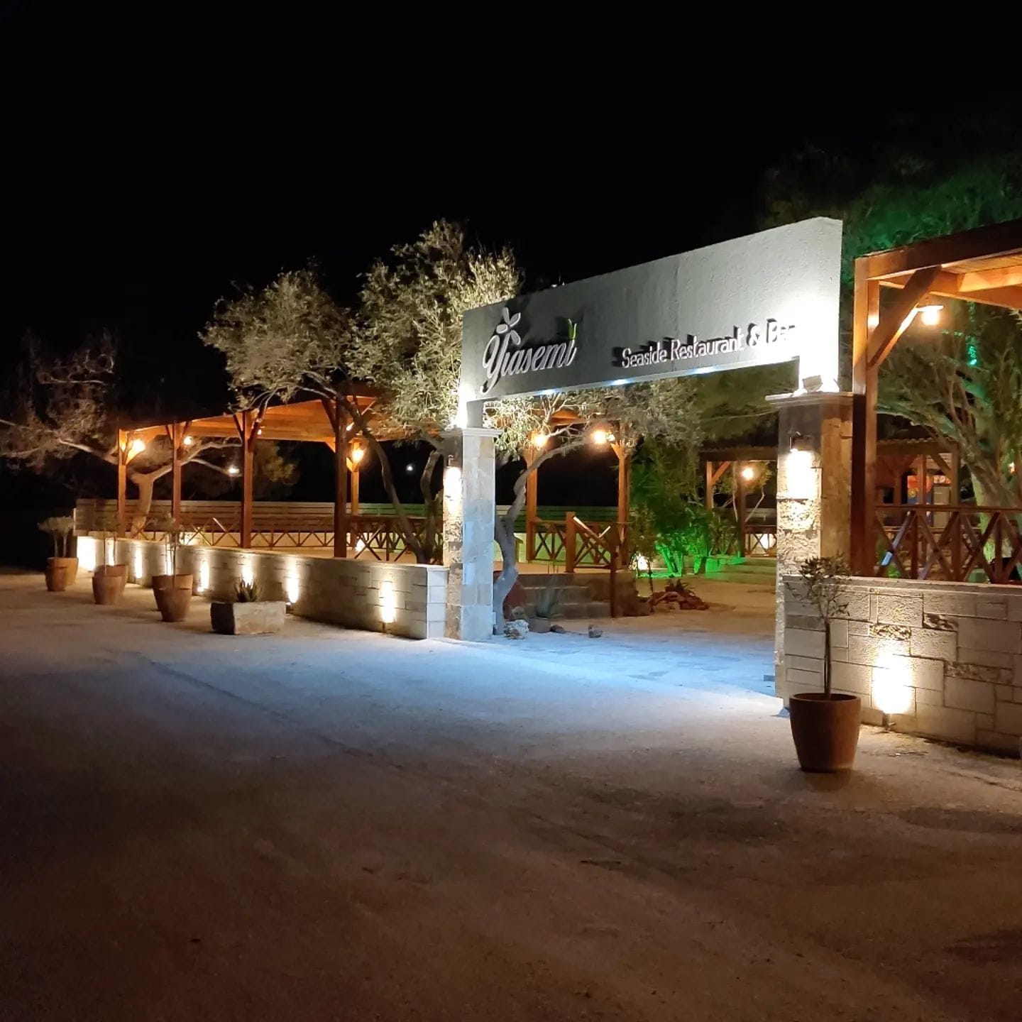 Yiasemi Seaside Restaurant & Bar: Flavours by the sea in Stavros, Chania