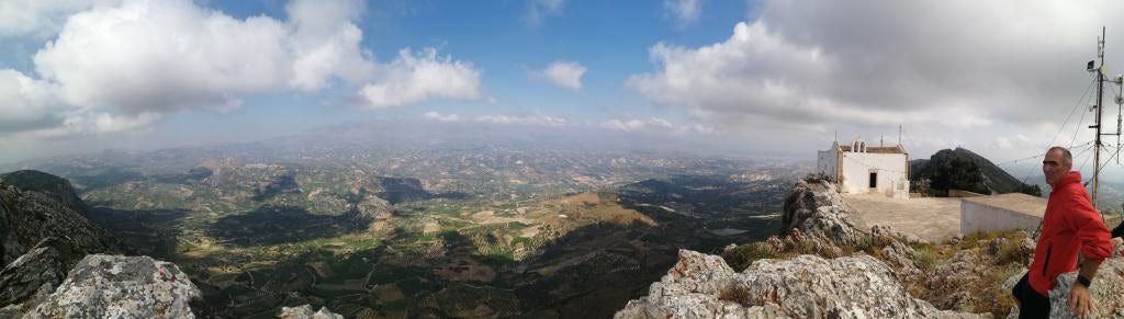 The HUB: Hiking Adventure to Archanes-Yiouchtas-Knossos