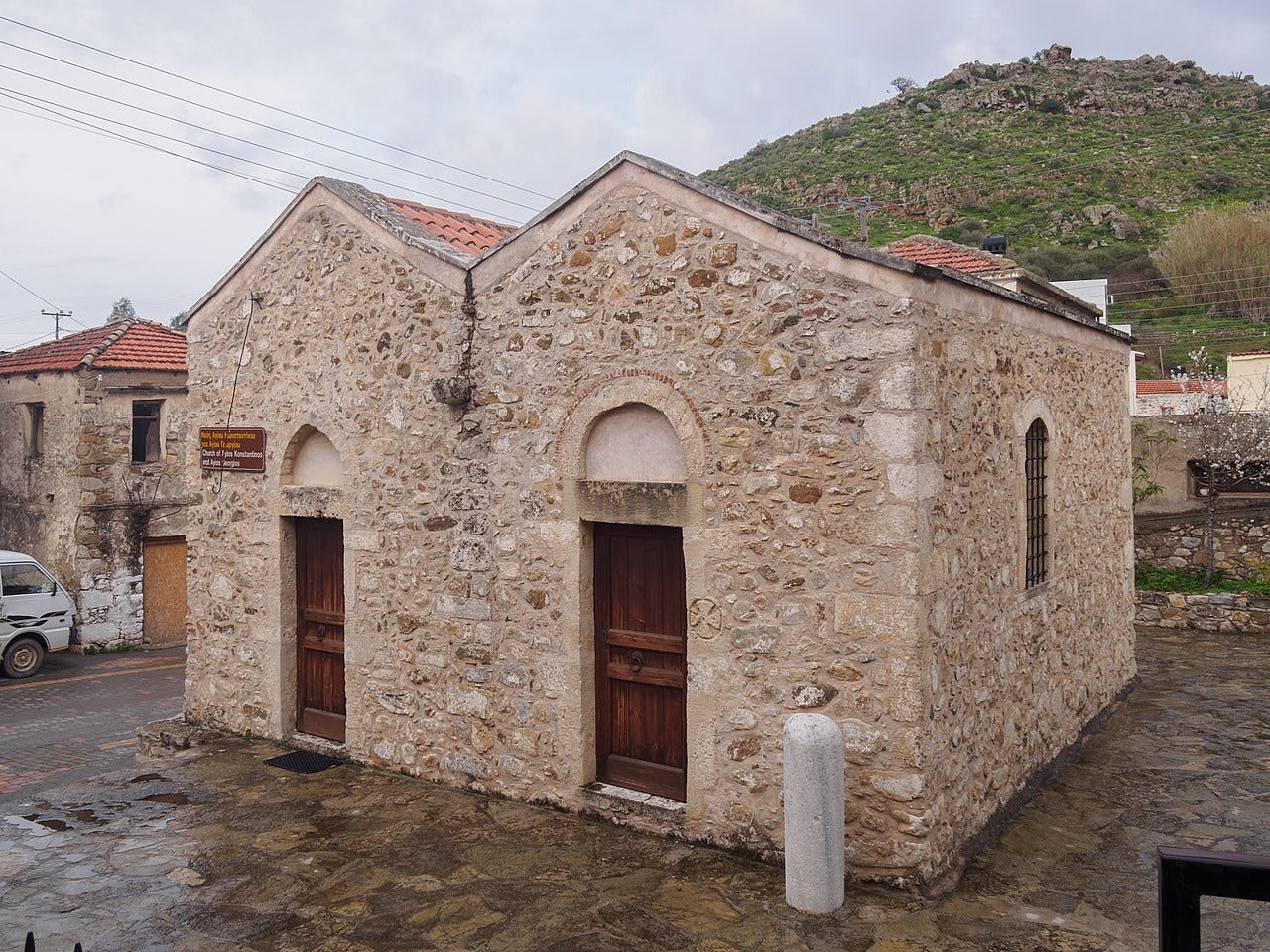 Church of Saints George and Constantine in Pyrgos, Monofatsi