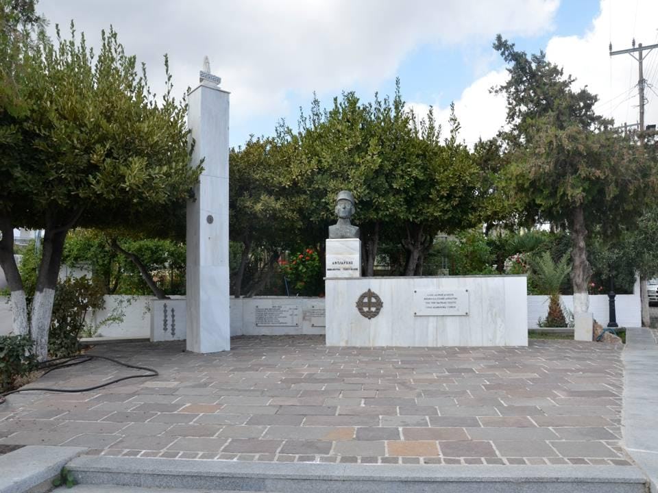 Monument of the Fallen in Mochos
